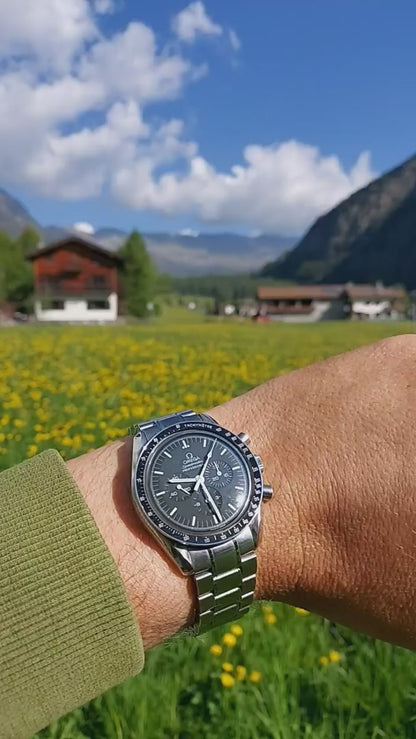 OMEGA SPEEDMASTER MOONWATCH